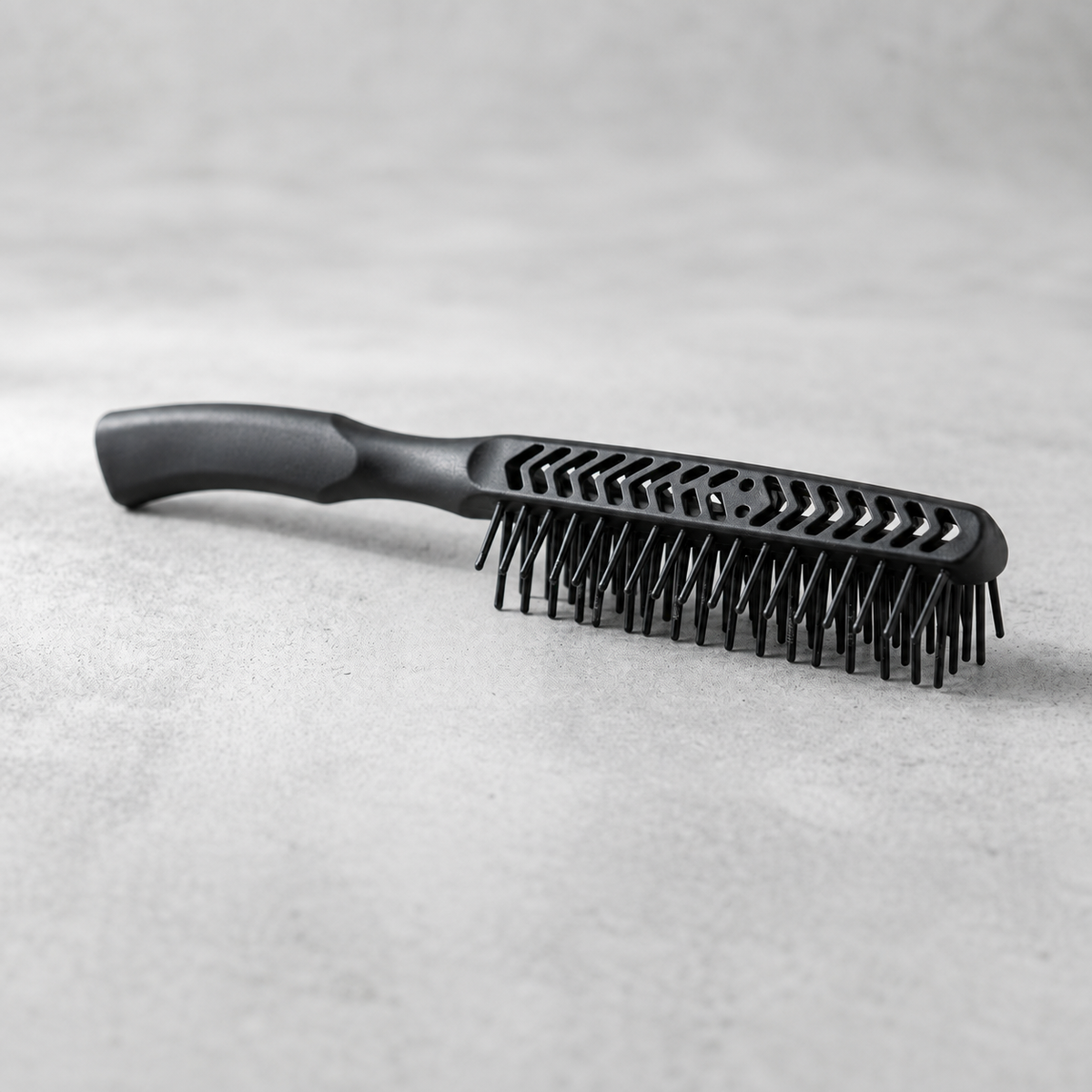EDMONDS Anti-Static Detangling Comb with Vented Back